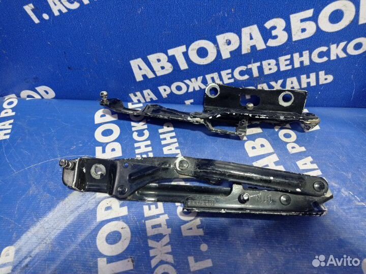 Петля крышки багажника Mazda 6 Gh седан L8 2008