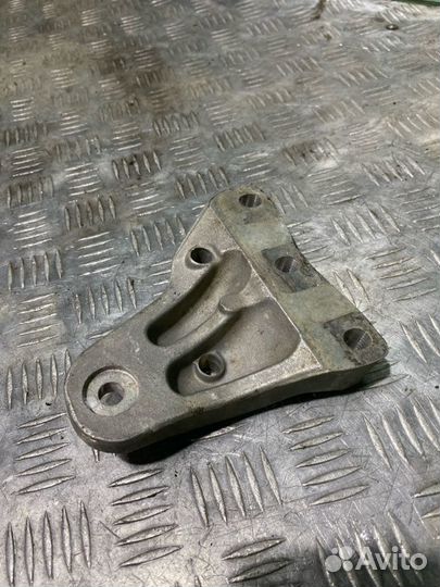 Кронштейн двигателя Volkswagen Polo седан 1.6 2015