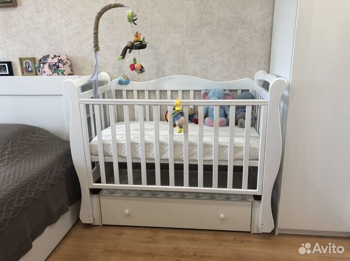 Кроватка детская деревянная