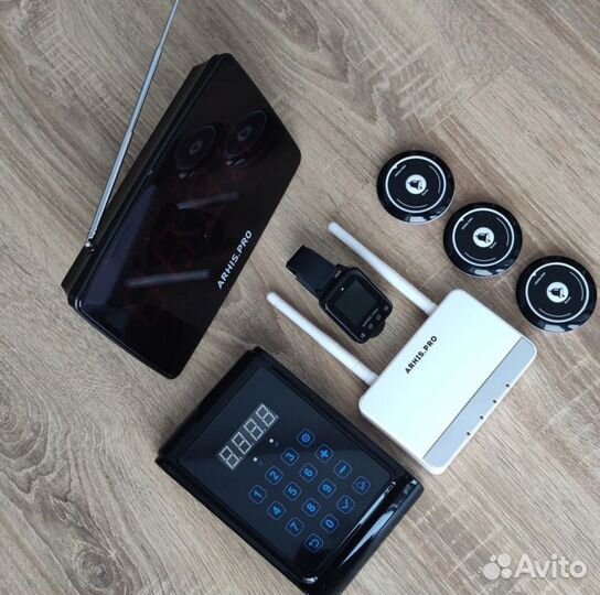 Кнопка вызова официанта, пейджер-часы, табло, пуль