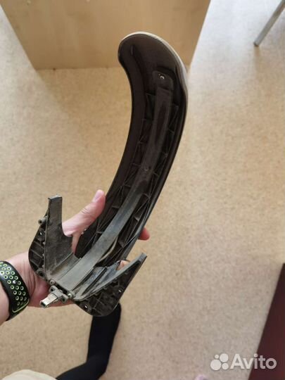 Сломанное заднее крыло от самоката ninebot Max