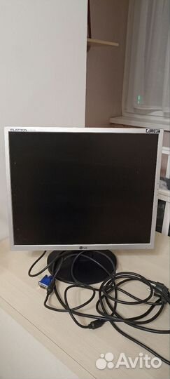 Монитор LG 19