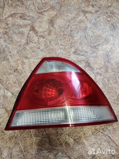 Задний правый фонарь nissan almera classic
