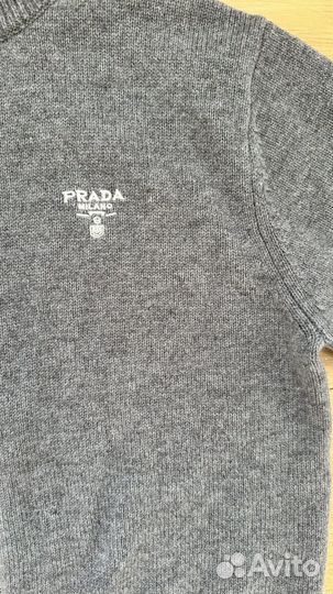 Костюм: худи и джоггеры Prada