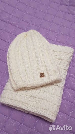 Шапка и снуд белого цвета