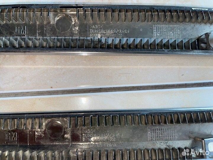 Молдинг двери задний левый Cadillac Escalade 4 С