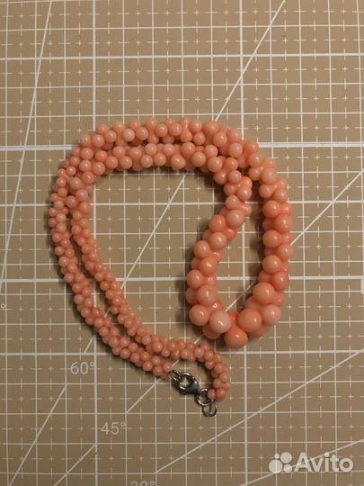 Коралловые бусы