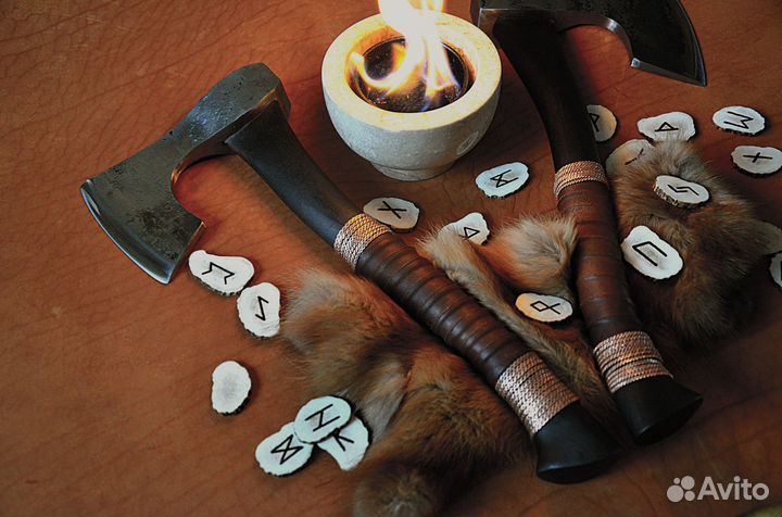 Кованый топор ручной работы 