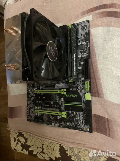 Материнская плата с процессором и памятью