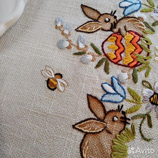 Вышитая скатерть