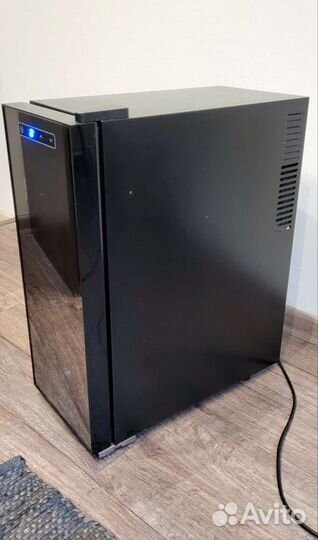 Винный холодильник бу Tesler WCV-120