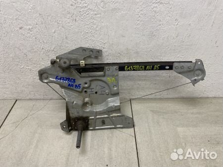 Стеклоподъемник механический задний левый 8D083939