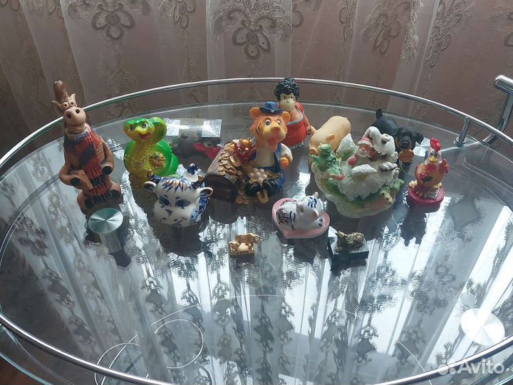 Статуэтки и копилки, разные