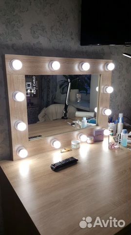 Гримерное зеркало с лампами