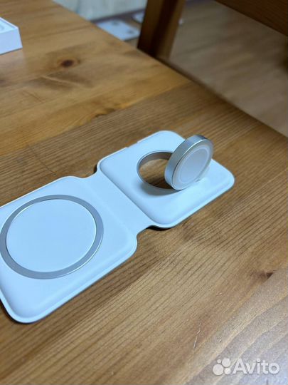 Беспроводное зарядное устройство Apple MagSafe