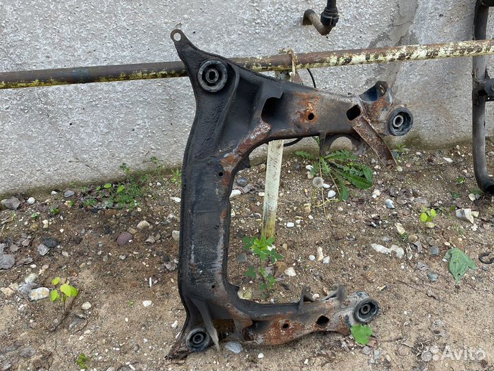 Подрамник audi a6 с5