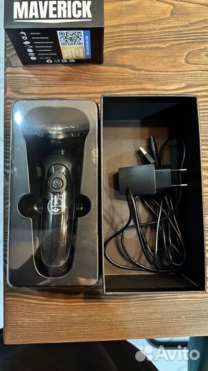 Новая электробритва с коробкой