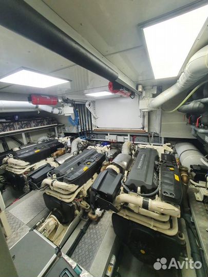 Яхта Van der Valk Continental II 2300 ALU-IPS