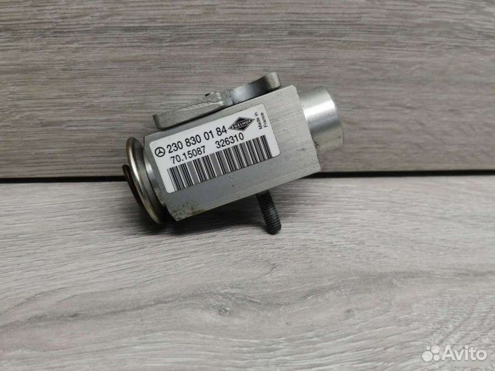 Клапан кондиционера Mercedes C W204