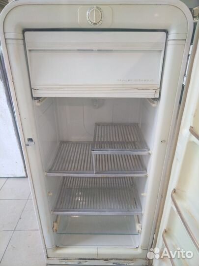 Холодильник ЗИЛ Москва 60-х годов под реставрацию