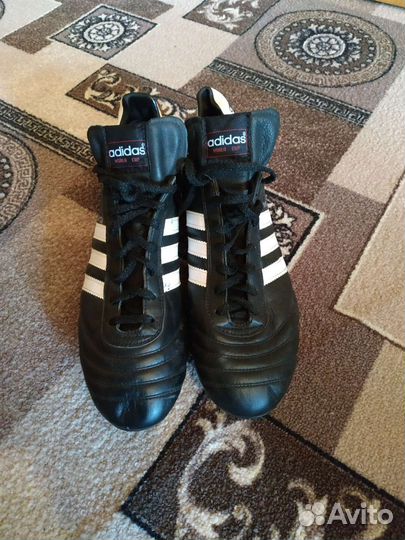 Футбольные бутсы adidas