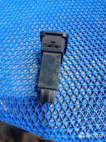 Кнопка птф Mitsubishi Colt купе 1999