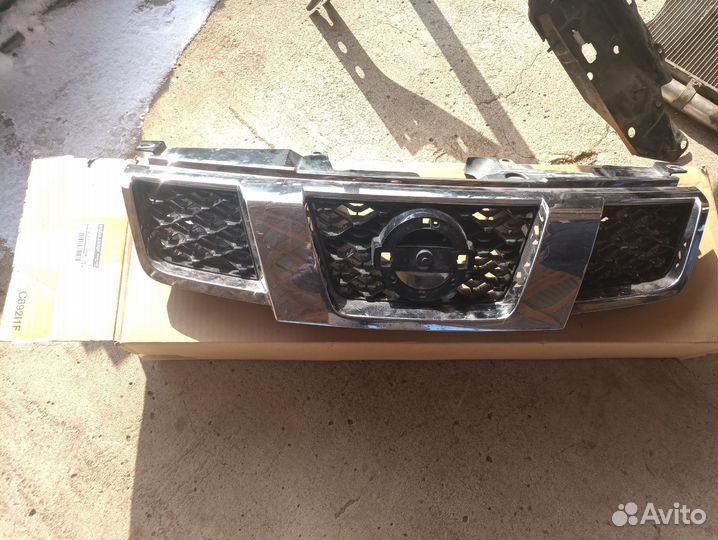 Решетка радиатора Nissan X-Trail T31