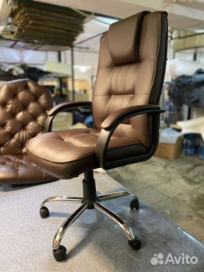 Офисное кресло