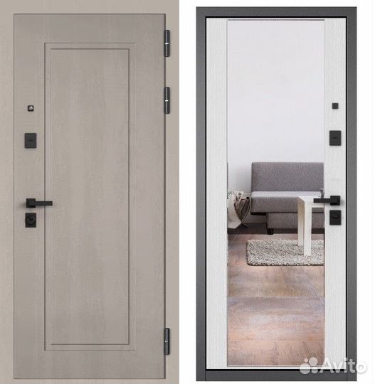 Входная дверь в квартиру с зеркалом