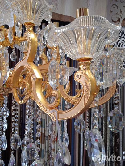 Люстра новая