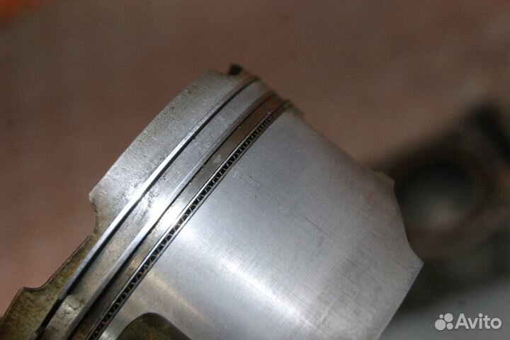 Блок цилиндров с поршнями Kawasaki ZXR750-2