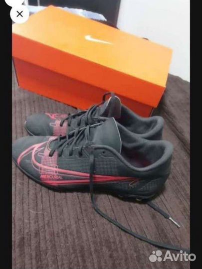 Футбольные бутсы