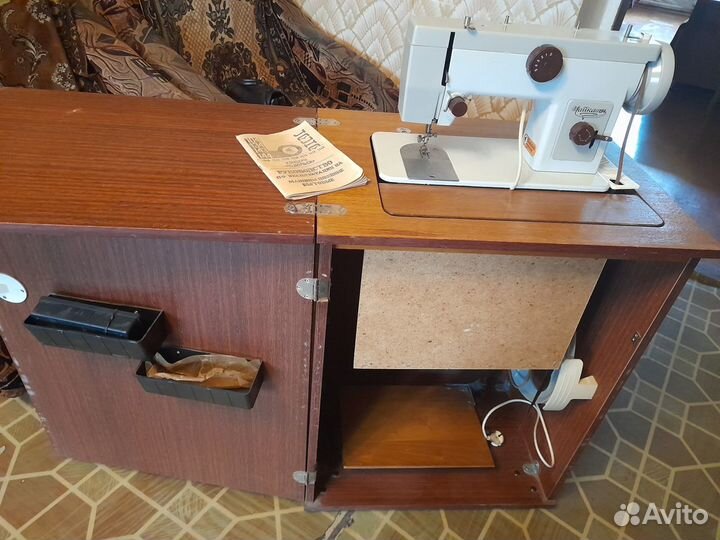 Швейная машинка Чайка 134