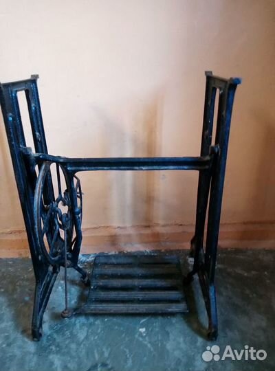 Чугунная станина швейной машинки