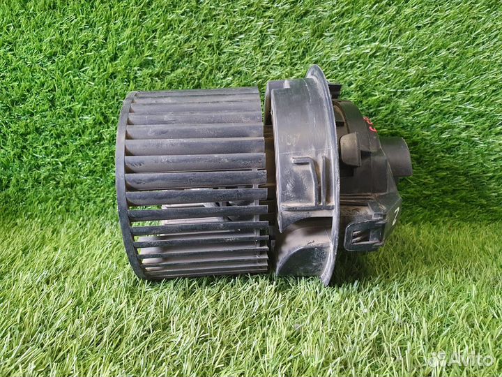 Моторчик печки Renault Logan 2 H4M 438 1.6Л 2020