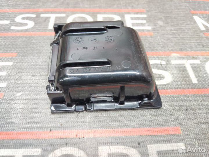 Пепельница Mercedes-Benz M-Class W164 272.967 2006