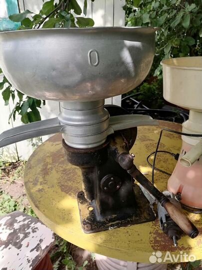 Сепаратор для молока ручной и электрический