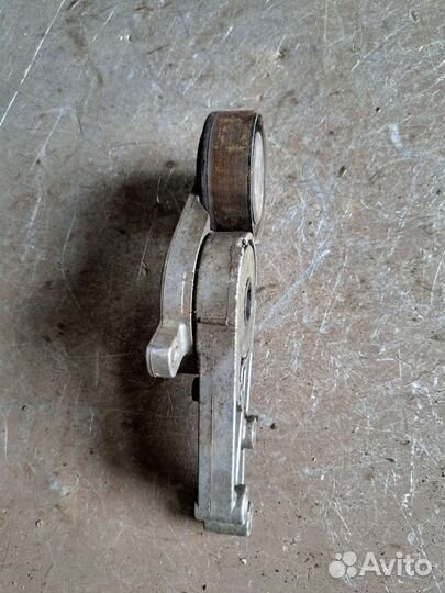 Натяжитель ремня Volkswagen Passat B5