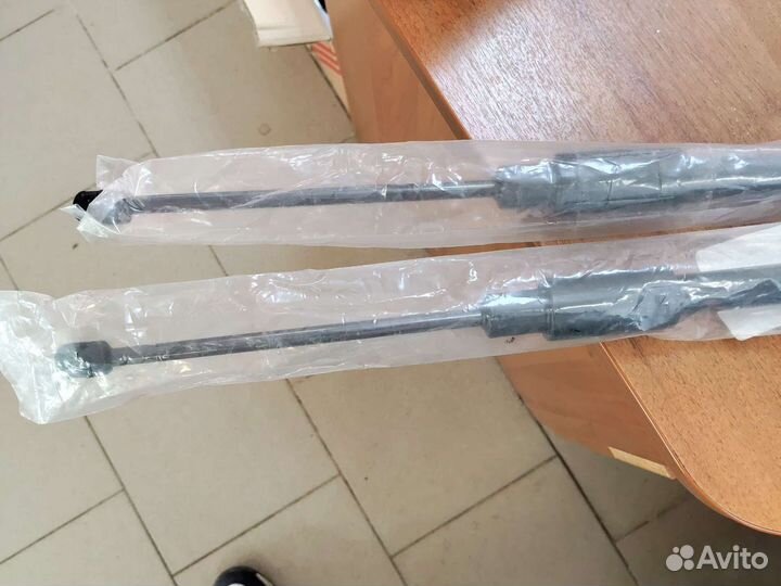 Упоры крышки багажника Lexus RX 4