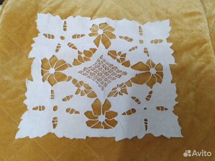 Скатерть с 6 салфетками. Салфетки ришелье