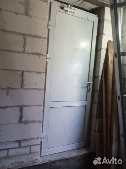 Дверь пластиковая бу