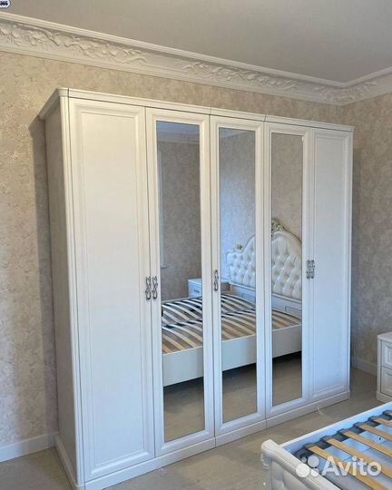 Кровать в спальню. Спальня