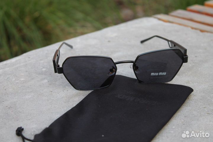 Солнцезащитные очки MIU MIU