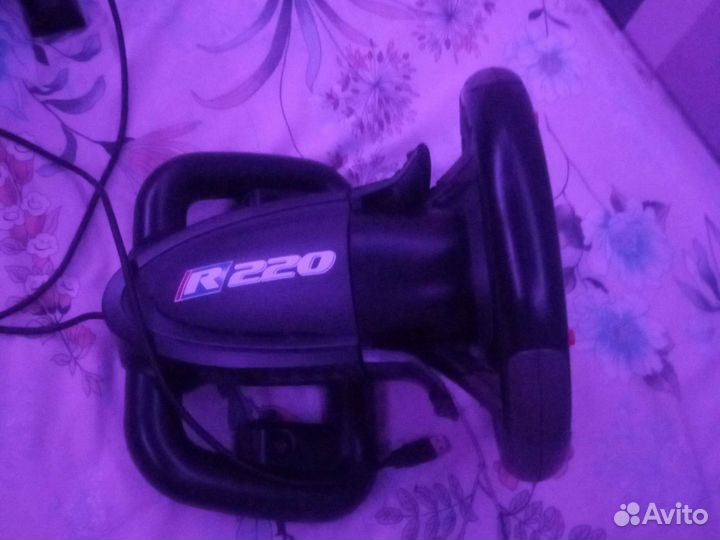 Игровой руль с педалями