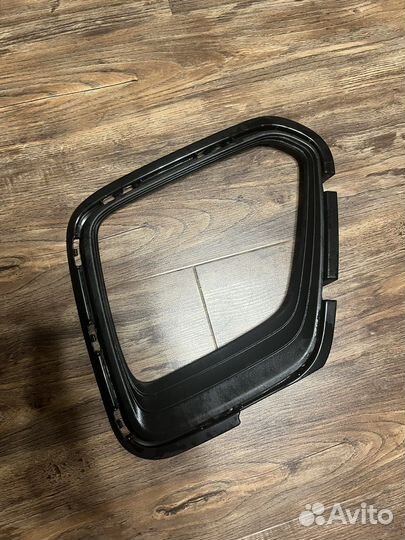 Рамка нижней правой фары