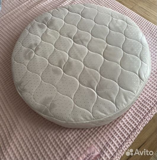 Круглый матрас в кроватку для новорожденных