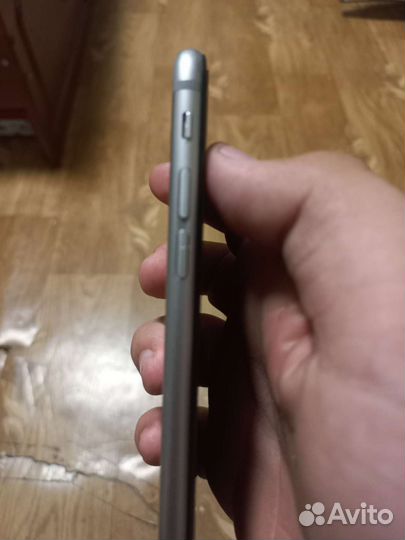 Телефон iPhone 6s
