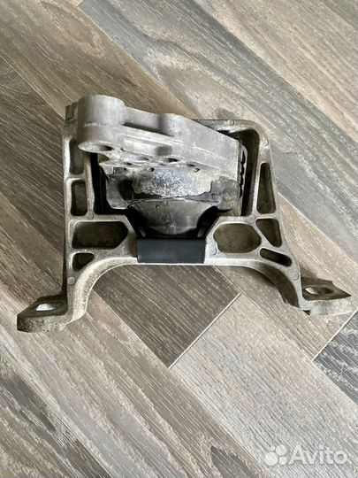 Правая опора двигателя Mazda 3 bk 1,6