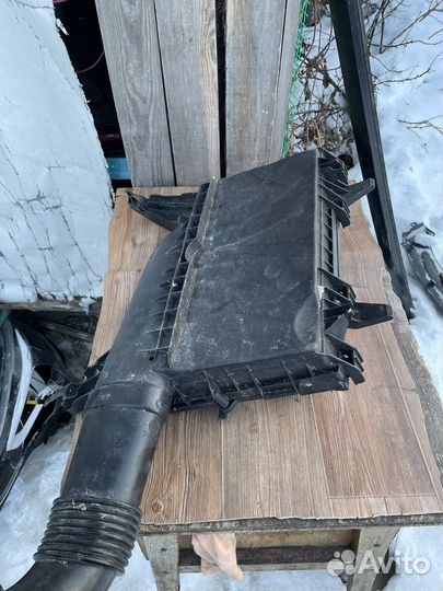 Корпус воздушного фильтра Mercedes-Benz Vito W639