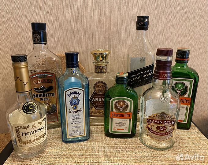 Пустые бутылки из под алкоголя